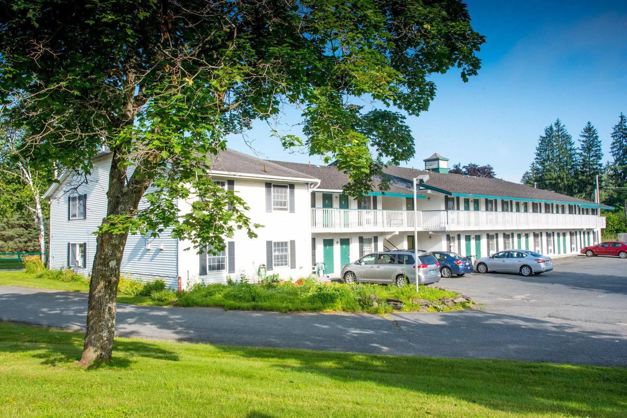 Colonnade Inn Lyndonville Exteriör bild